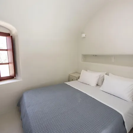 Elysian Elia Heritage Oia