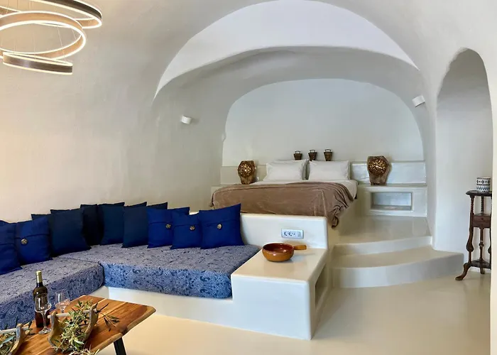 Elysian Elia Heritage Oia