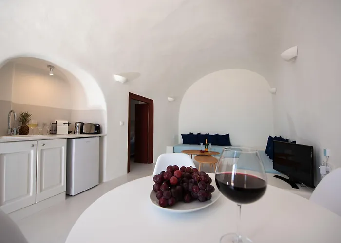 Elysian Elia Heritage Oia