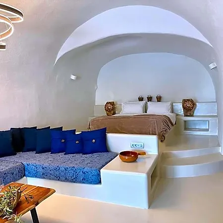 Elysian Elia Heritage Oia