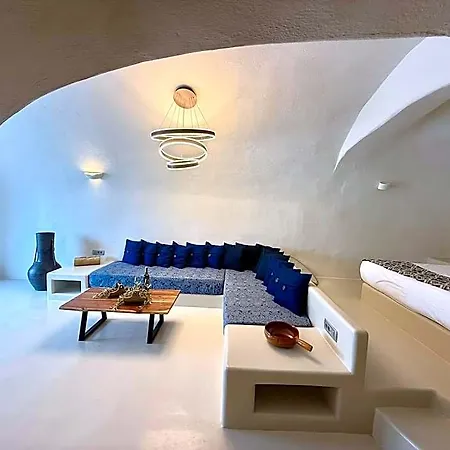 Elysian Elia Heritage 3* Oia (Santorini)