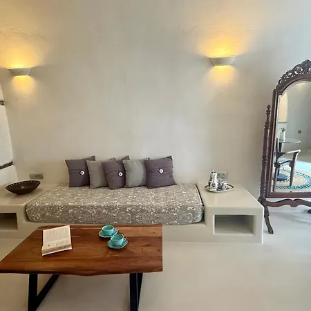 Elysian Elia Heritage Oia